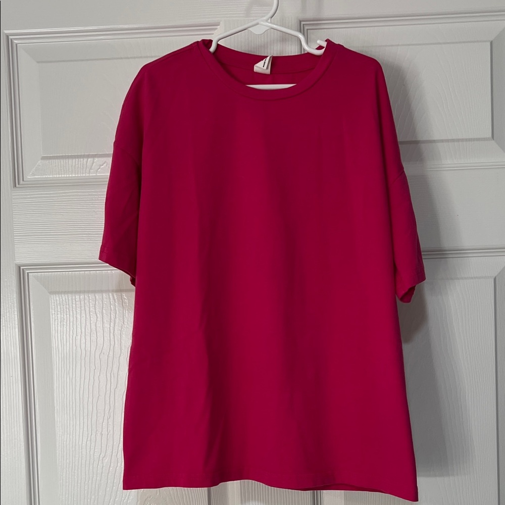 SHEIN Kids Short Sleeve Crewneck Tee in Bright Pink